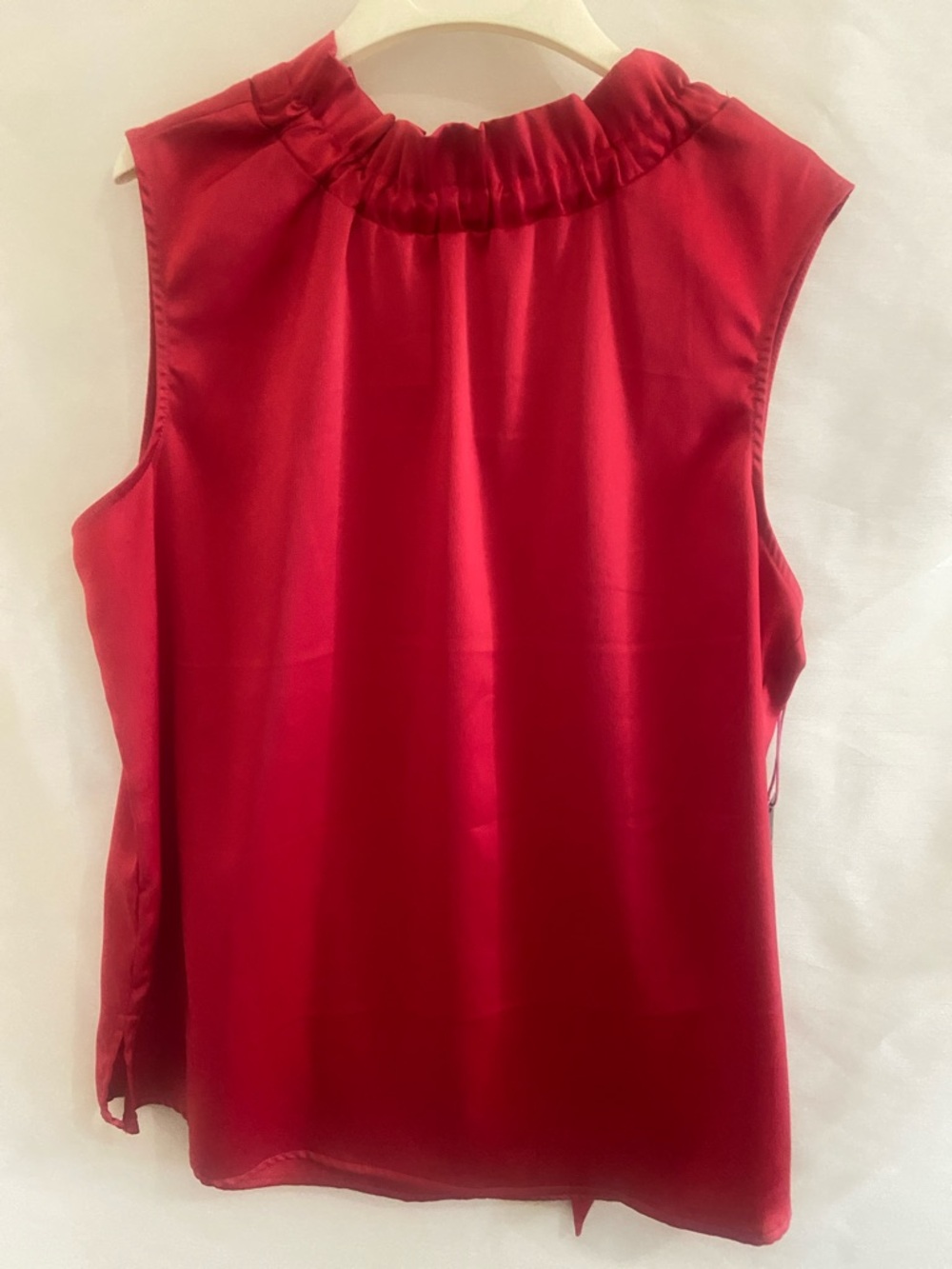Gibson Sleeveless Ruffle-Neck Camisole - Red